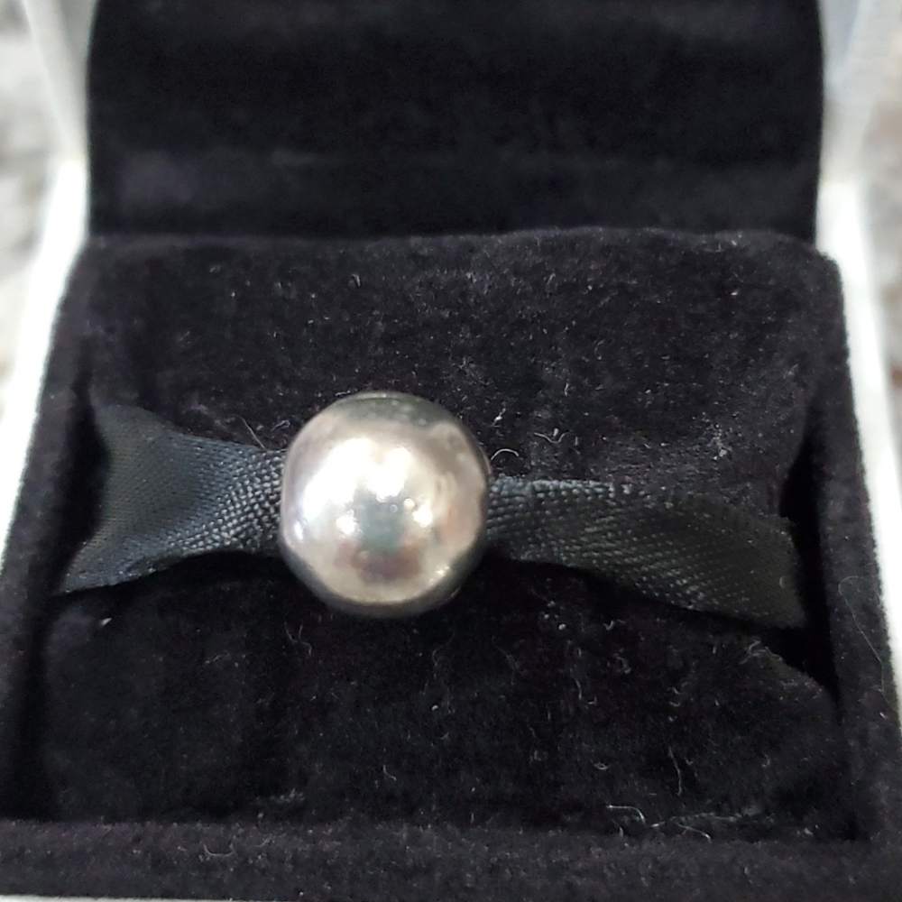 Pandora clip charm